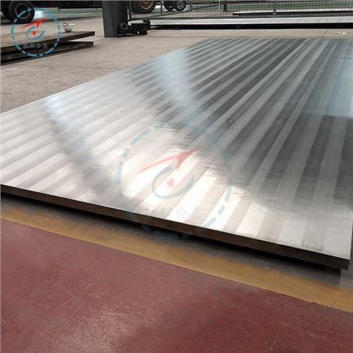 Никлована плоча обложена титанијумом